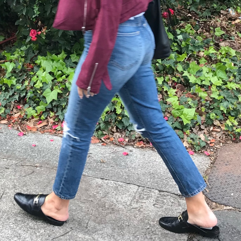 HIGH WAISTED JEANS